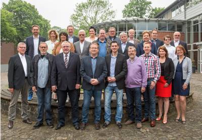 v.l. vorne: Peter Dnzelmann, Fritz Schtte, Rolf Meyer, Manfred Rickers, Jens Bley, Klaus-Jrgen Erdmann, Alexander Kunst, Katrin Schwarze, Marlies Meyer/

      
v.l. mitte: Frank Hmer, Silke Dubbert, Sabine Nlker, Albert Rasche, Dieter Lehmkuhl, Conrad Schtte , Gisela Hanschen, Henning Thies/

v.l. hinten: Bernhard Kunst, Anja Thiede, Heinrich Schmidt, Matthias Spils, Lars Brand, Hubert Diephaus-Borchers

