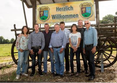 Stelle - v.l.: Ulla Nlker, Jens Weymann, Albert Borchers, Conrad Schtte, Paul Kunst, Margret Heuermann, Ingo Diephaus, Albert Rasche
